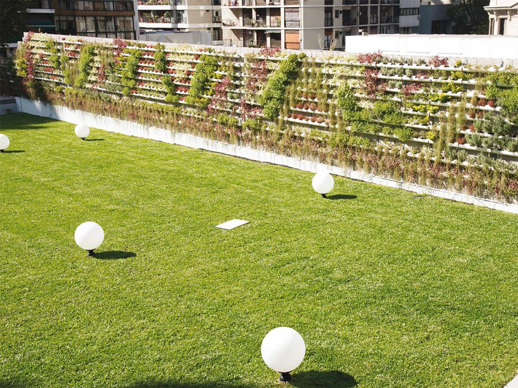 terraza verde en edificio vista buenos aires