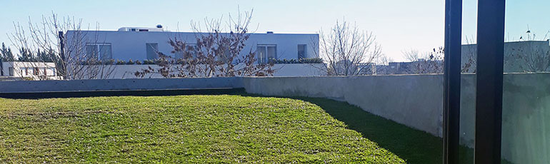 terraza verde inclinada